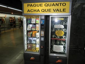 Innovative vending machines in metros of São Paulo, Brazil (Photo credit: Guilherme Barci)